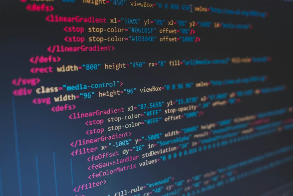 HTML-Quellcode auf einem Bildschirm als Ansatzpunkt für bessere Core Web Vitals