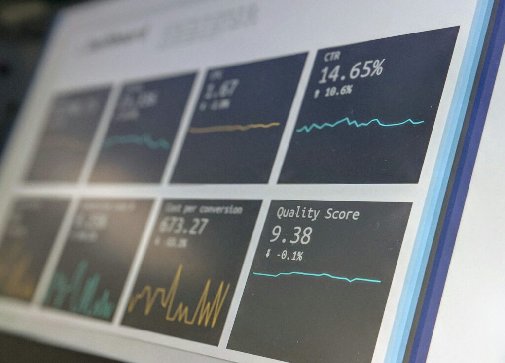 Reporting-Dashboard auf einem Laptop zur Auswertung von Daten der Google Search Console